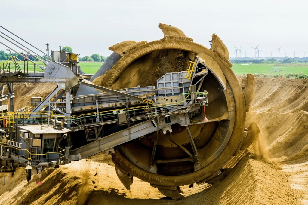 Найбільша машина в світі: Bagger 293 — 14 тисяч тонн сталі, яка щодня переміщує цілі озера породи